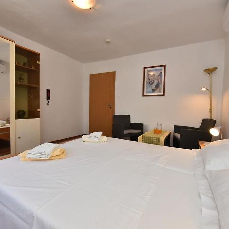 Traditional Apartment In Zadar With Garden Екстер'єр фото
