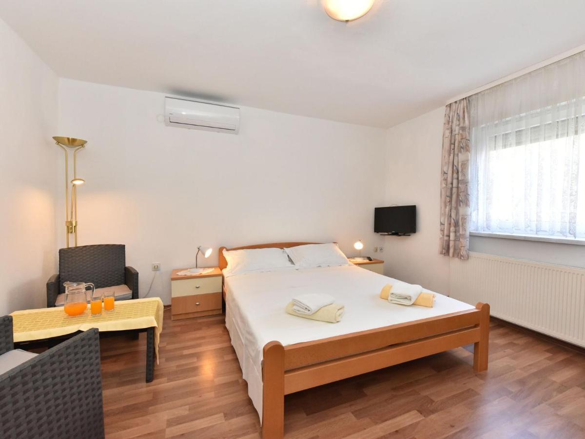 Traditional Apartment In Zadar With Garden Екстер'єр фото