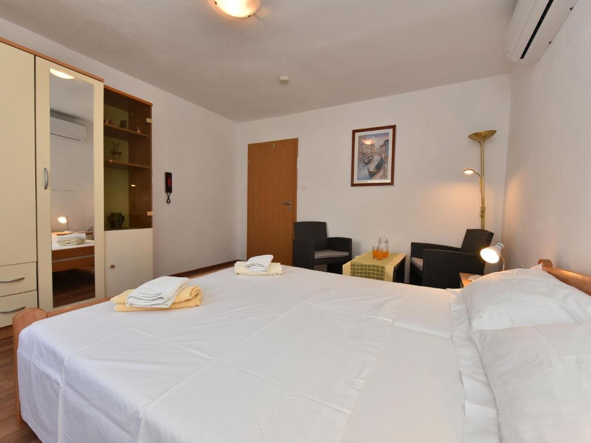 Traditional Apartment In Zadar With Garden Екстер'єр фото